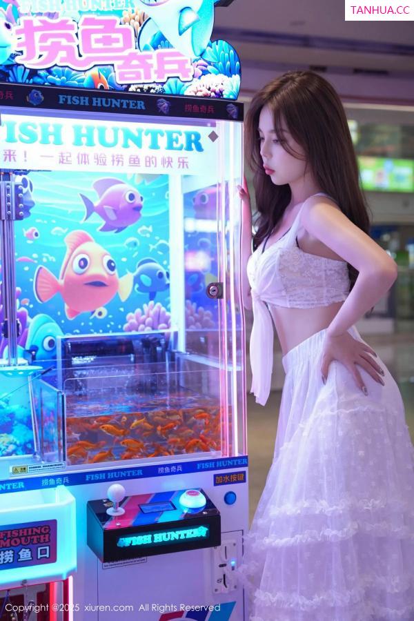   [XiuRen]高清写真图 2025.09.22 No.10791 拍黄瓜girl 白色连衣裙第15张图片